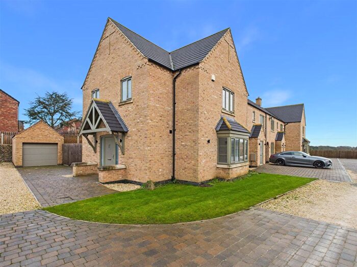 3 Bedroom End Terrace House For Sale In Easenby Close, Swanland, HU14