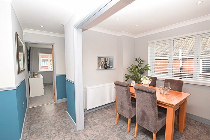 2 Bedroom Detached Bungalow For Sale In Chestnut Road, Waltham, DN37
