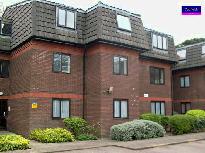 2 Bedroom Flat To Rent In Woodridge Close, London, EN2