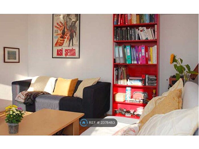 3 Bedroom Maisonette To Rent In Fellows Court, London, E2