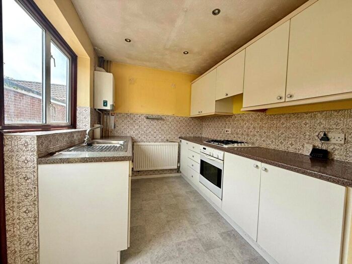 2 Bedroom Bungalow For Sale In Swallow Drive, Milford On Sea, Lymington, Hampshire, SO41
