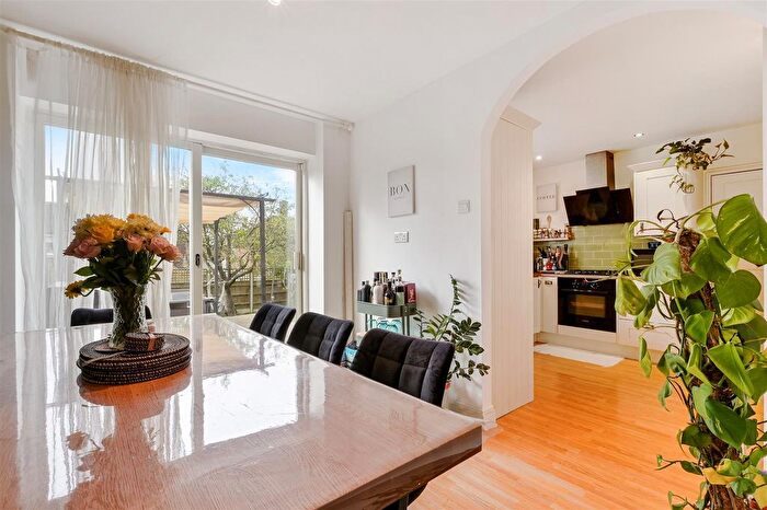 3 Bedroom Property For Sale In Laxton Gardens, Merstham, RH1