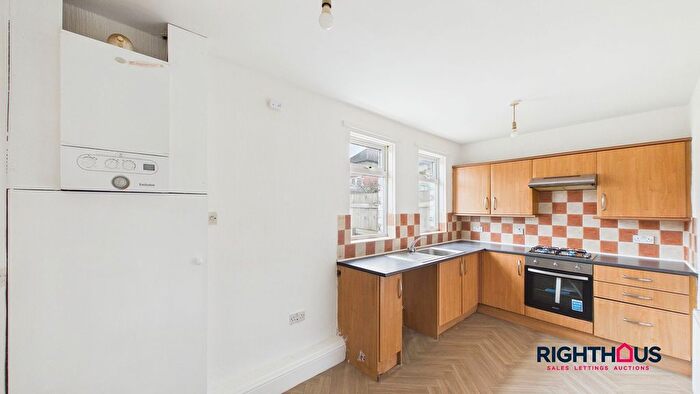 3 Bedroom Semi-detached House To Rent In Whitehall Road, Wyke, BD12