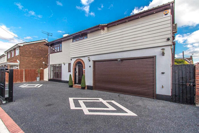 4 Bedroom Detached House For Sale In Zider Pass, Canvey Island, SS8