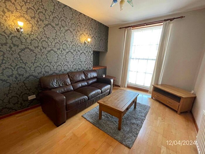 1 Bedroom Flat To Rent In Castle Street, Second Floor Left, Aberdeen, AB11