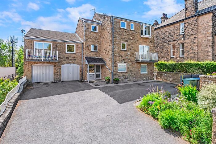 2 Bedroom Flat For Sale In Chantry Drive, Ilkley, LS29