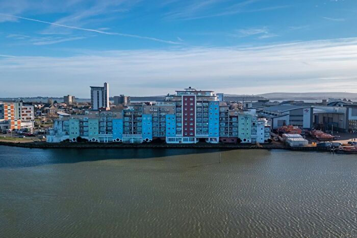 2 Bedroom Flat To Rent In Aqua Apartments, Lifeboat Quay, Poole, BH15