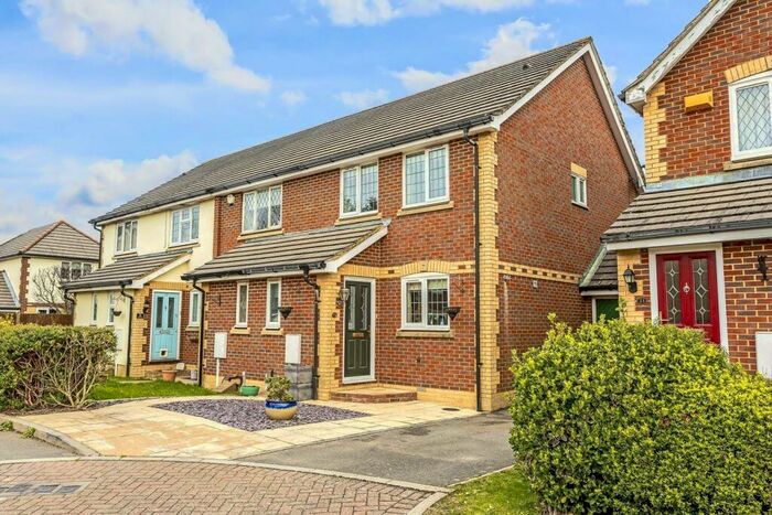 3 Bedroom House To Rent In Bedroom Semi Detached House In Caterham On The Hill, CR3