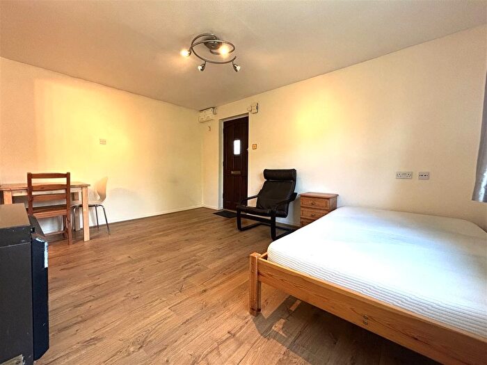 Studio To Rent In Merrivale Mews, West Drayton, UB7