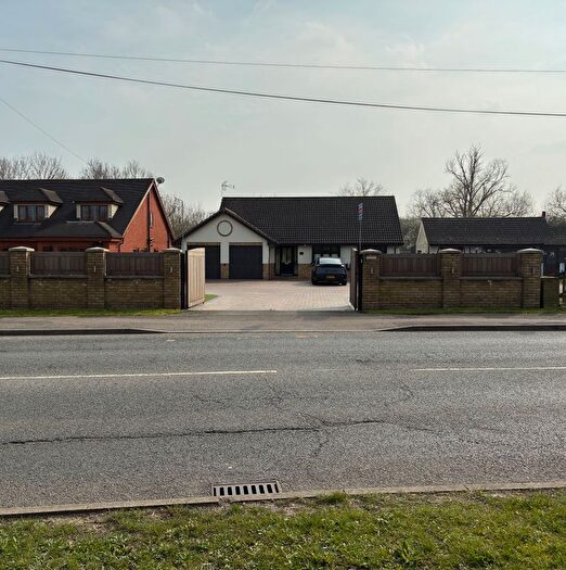 3 Bedroom Bungalow For Sale In Burnt Mills Road, Basildon, SS13