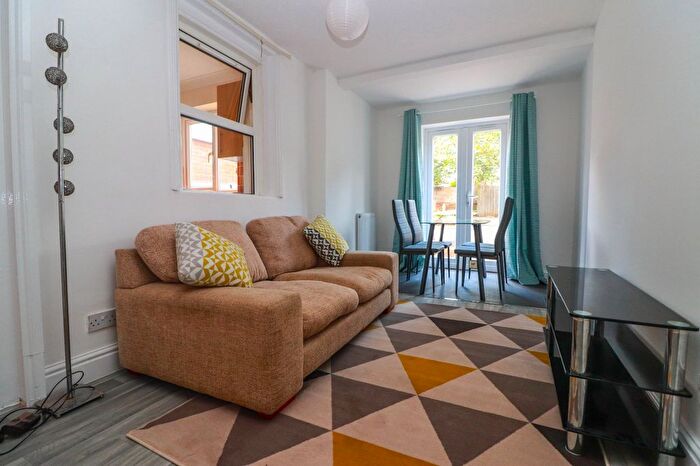 5 Bedroom Semi-Detached House To Rent In Lodge Road, Southampton, Hampshire, SO14