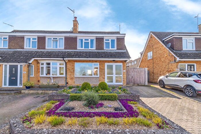 3 Bedroom Semi Detached House For Sale In Carlton Close, Newport Pagnell, MK16