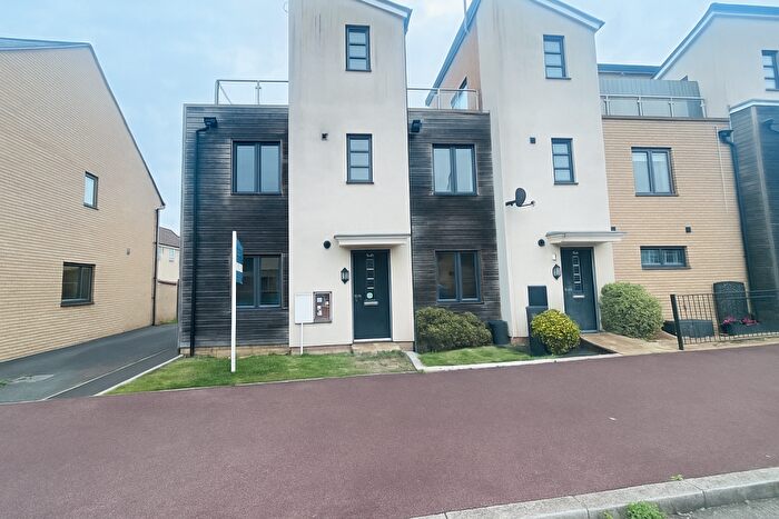 2 Bedroom House To Rent In Selkirk Drive, MK14