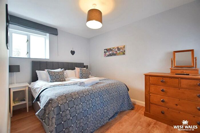 2 Bedroom Detached House For Sale In East Street, Newport, SA42