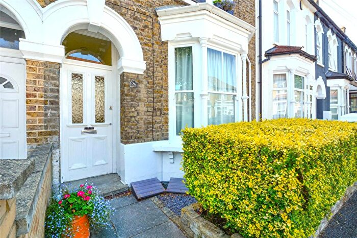 2 Bedroom Flat To Rent In Haroldstone Road, Walthamstow, London, E17