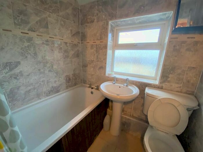 2 Bedroom Property To Rent In Dallow Road, Luton LU1