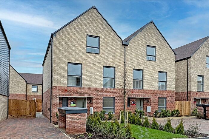 4 Bedroom Semi Detached House For Sale In Netherhall Gardens, Cambridge, CB1