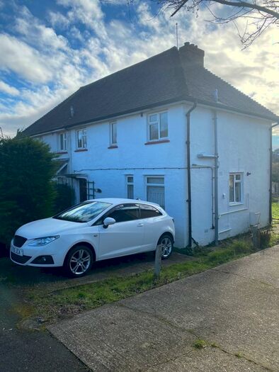 4 Bedroom Semi-Detached House To Rent In The Oval, Guildford, GU2