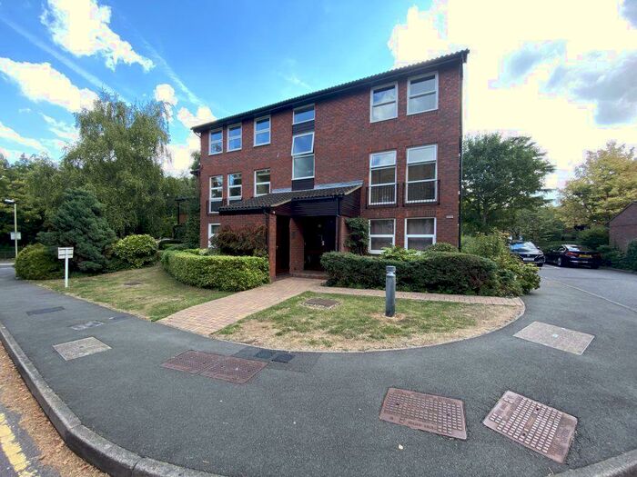 2 Bedroom Flat To Rent In Fountain Gardens, SL4