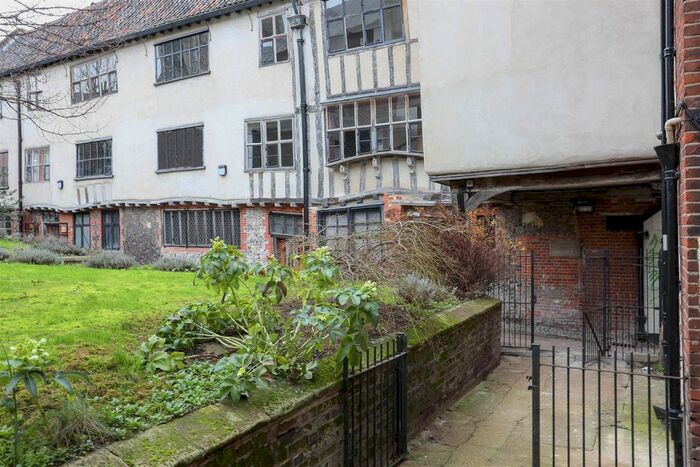 3 Bedroom Flat To Rent In Opposite The Cathedral, Norwich, NR3