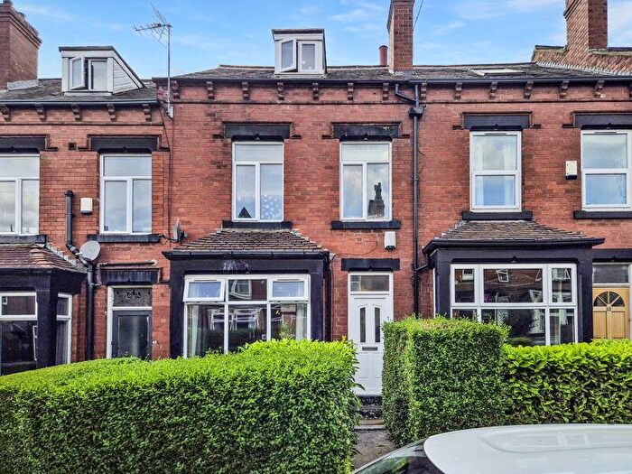 6 Bedroom Terraced House For Sale In Headingley Avenue, Leeds, LS6