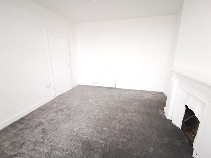 2 Bedroom Flat To Rent In Bensham Crescent, Gateshead, NE8