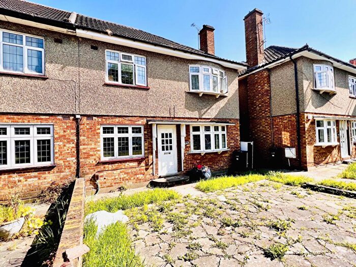 2 Bedroom Apartment To Rent In Eastern Avenue, IG2