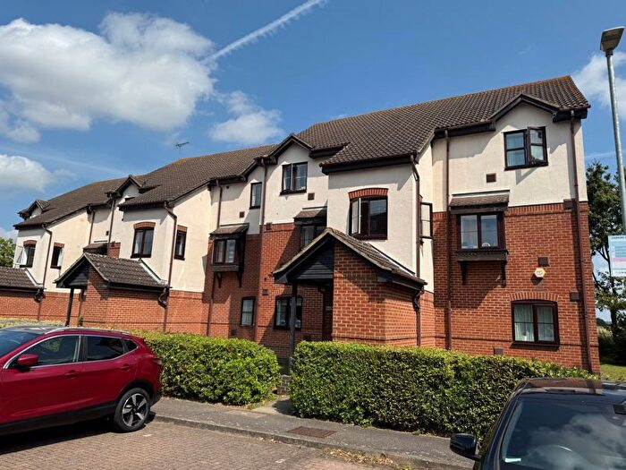 1 Bedroom Flat For Sale In Caroline Place, Harlington, Hayes, UB3