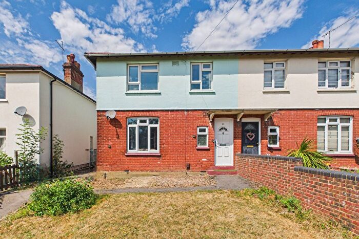 3 Bedroom Semi-Detached House For Sale In St Albans Hill, Hemel Hempstead, HP3