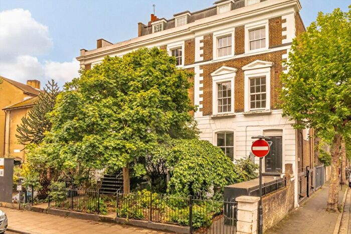 2 Bedroom Flat For Sale In Lauriston Road, Homerton, E9