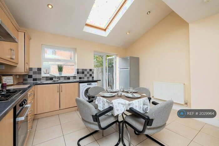 6 Bedroom Terraced House To Rent In Portland Street, Leamington Spa, CV32