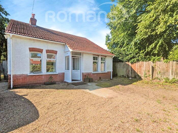 3 Bedroom Bungalow To Rent In St Johns Road, Farnborough, GU14