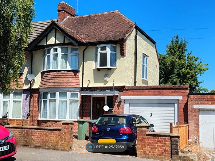 3 Bedroom Semi-Detached House To Rent In Alexandra Avenue, Luton, LU3