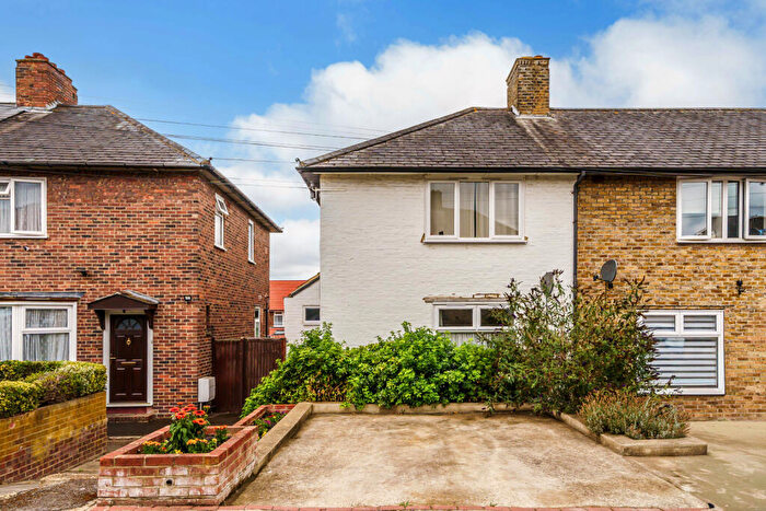 2 Bedroom End Of Terrace House For Sale In Garendon Road, Morden, SM4