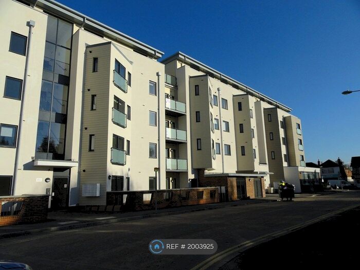 2 Bedroom Flat To Rent In Victory Park Road, Addlestone, KT15