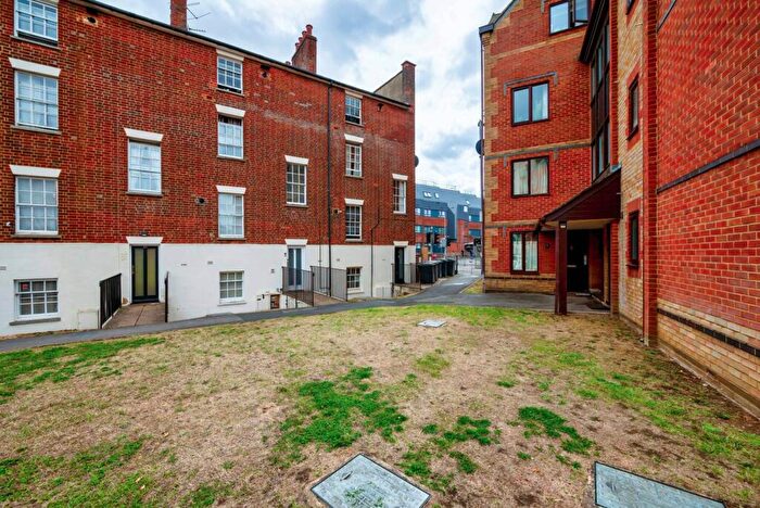 2 Bedroom Apartment For Sale In Regent Court, Reading, RG1