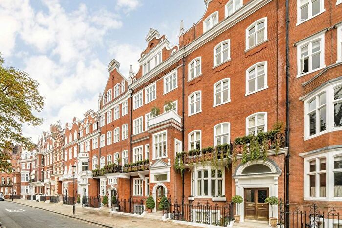 2 Bedroom Flat To Rent In Lennox Gardens, London, SW1X