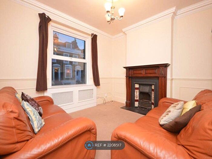 3 Bedroom Maisonette To Rent In Alpha Road, London, SE14