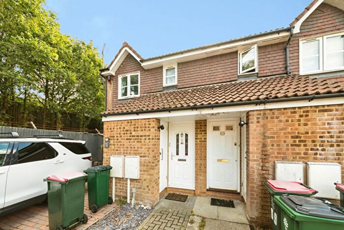 1 Bedroom Maisonette For Sale In Bolton Road, Crawley, West Sussex, RH10