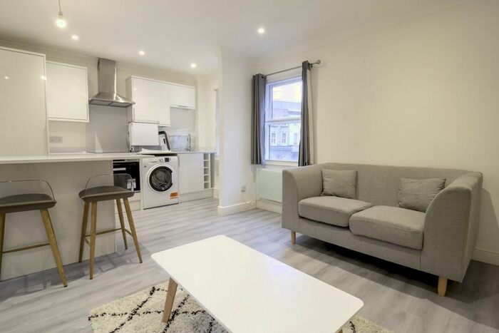 2 Bedroom Apartment To Rent In Riverside Court, Leeds City Centre, LS1