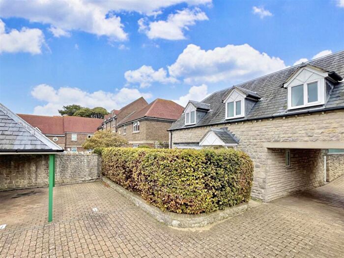3 Bedroom House For Sale In Melcombe Avenue, Weymouth, DT4