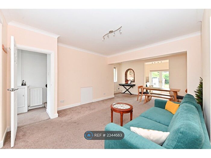 3 Bedroom Semi-Detached House To Rent In Cardinal Avenue, Hertfordshire, WD6