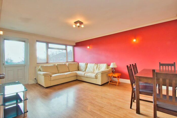 2 Bedroom Maisonette To Rent In Stamford Close, Harrow, HA3