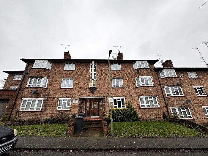 2 Bedroom Flat To Rent In Cricklewood Lane, London, NW2