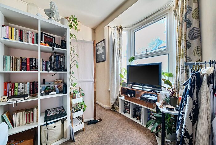 1 Bedroom Flat To Rent In Melford Road, Walthamstow, London, E17