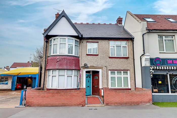 3 Bedroom Flat For Sale In London Road, Leigh-On-Sea, SS9