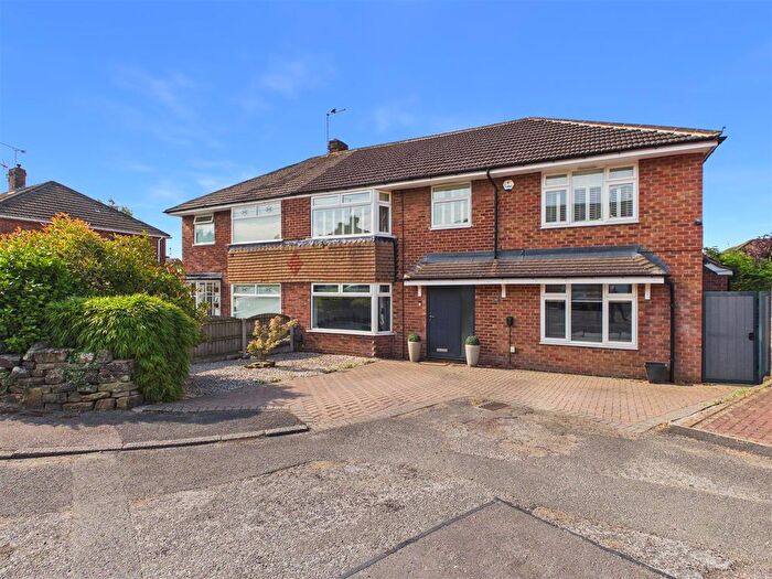4 Bedroom Semi Detached House For Sale In Salisbury Avenue, Dronfield, S18
