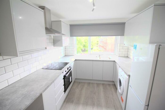 2 Bedroom Flat To Rent In Rowley Court, Wellington Road, Enfield, EN1