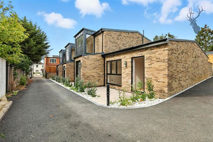 1 Bedroom Apartment For Sale In Queens Road, Buckhurst Hill, IG9