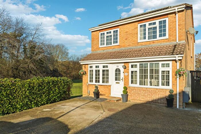 4 Bedroom Detached House For Sale In Caister Close, Stevenage, SG1